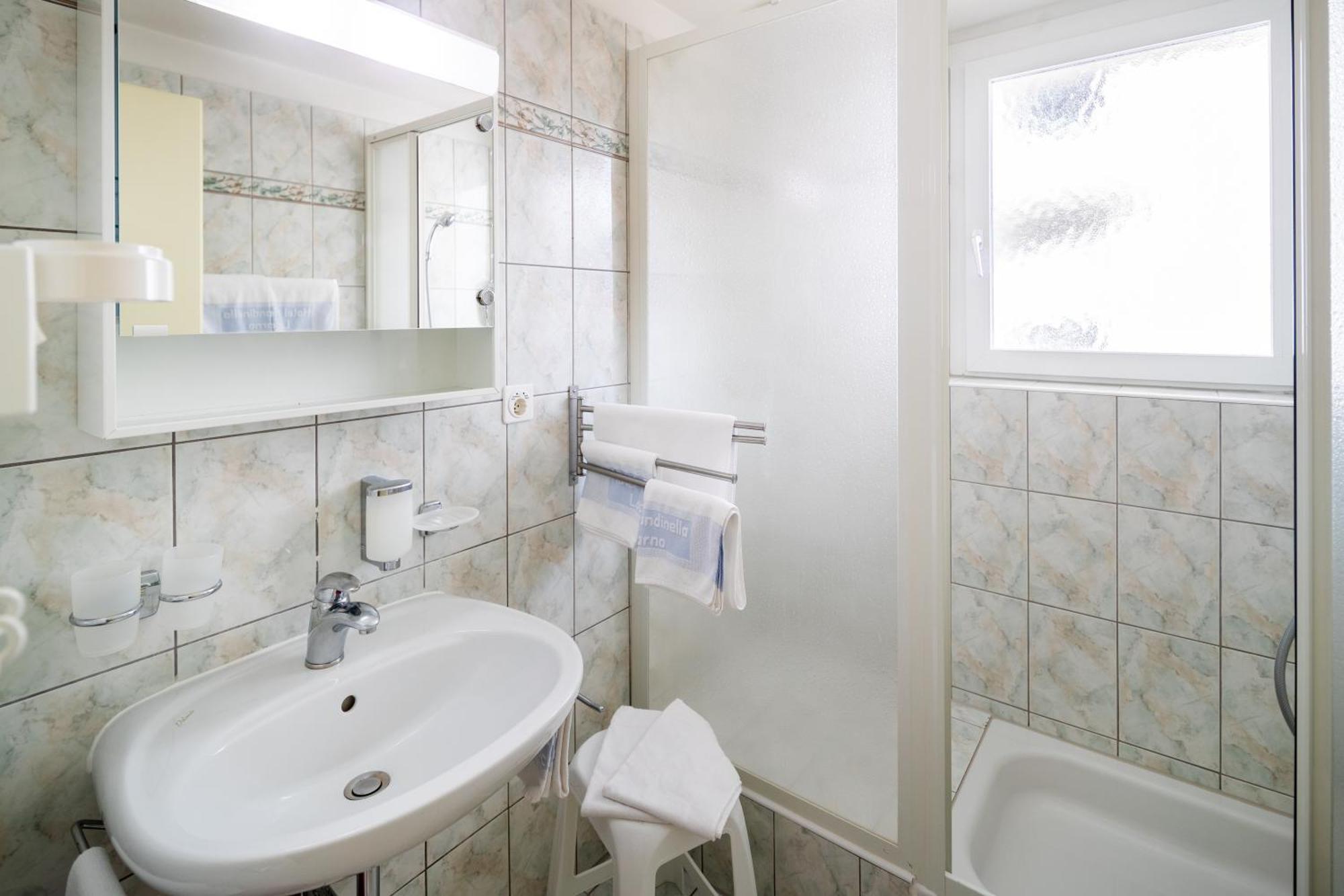 Hotel Rondinella Локарно Номер фото